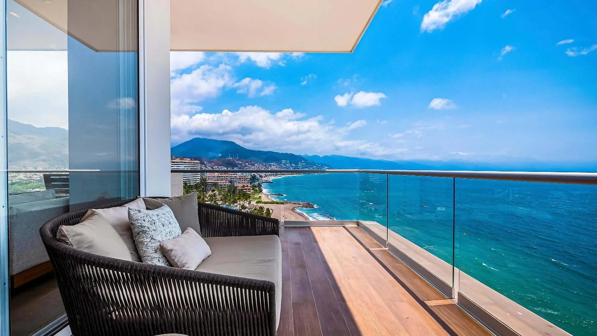 Апартаменты Panoramic Hot Tub Oceanview Luxury 4Br Penthouse Пуэрто-Вальярта