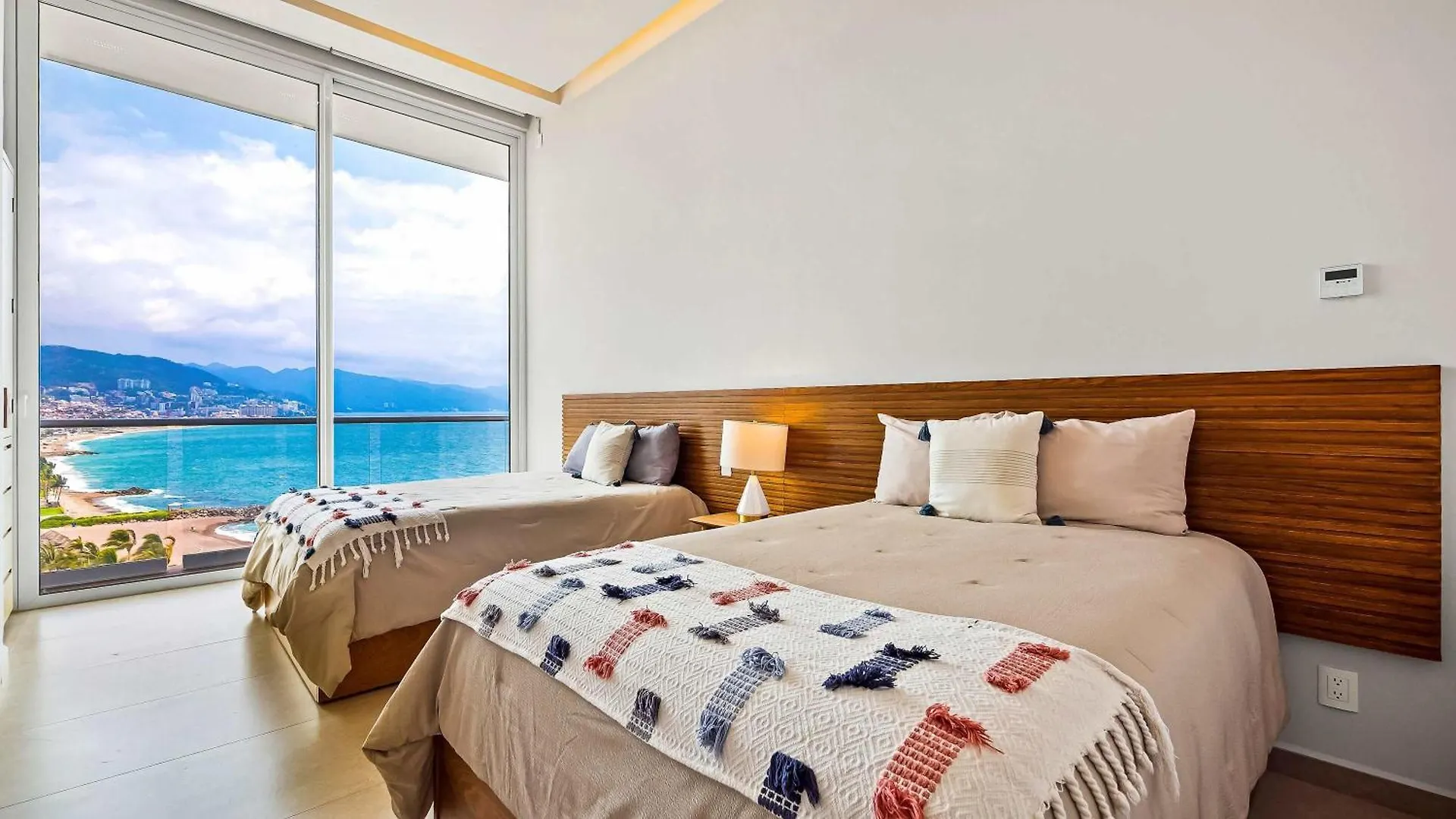 Апартаменты Panoramic Hot Tub Oceanview Luxury 4Br Penthouse Пуэрто-Вальярта