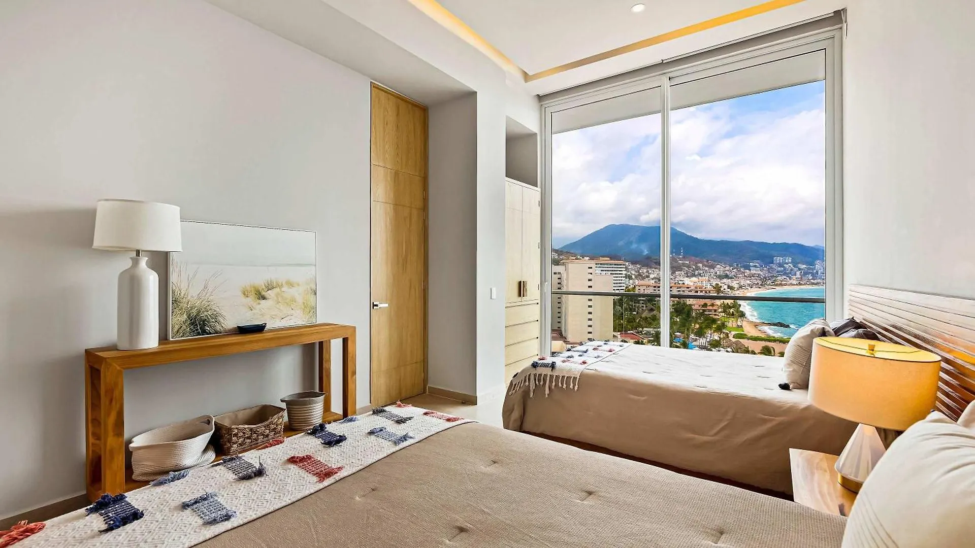 Апартаменты Panoramic Hot Tub Oceanview Luxury 4Br Penthouse Пуэрто-Вальярта